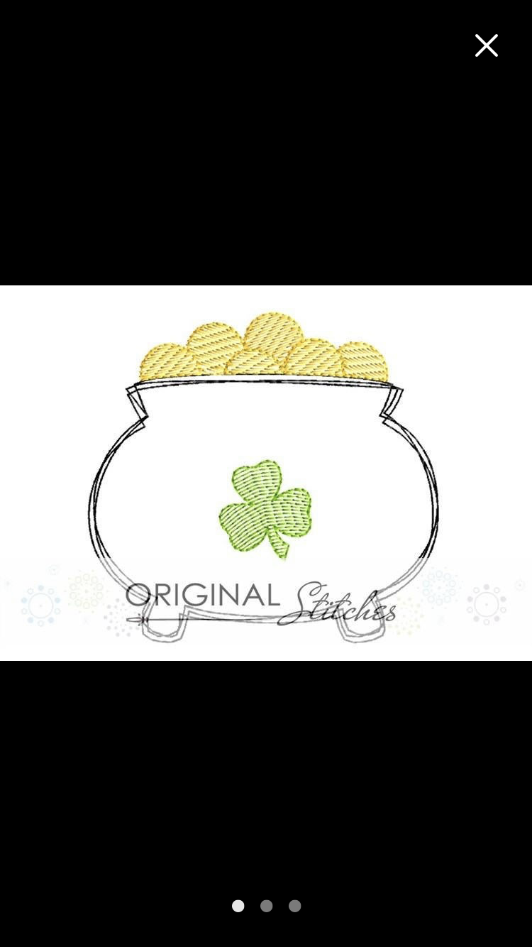 LUCKY Raglan w/ pot of gold